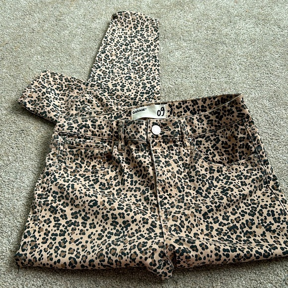 High Rise Garage Leopard Jeggings - Picture 4 of 5